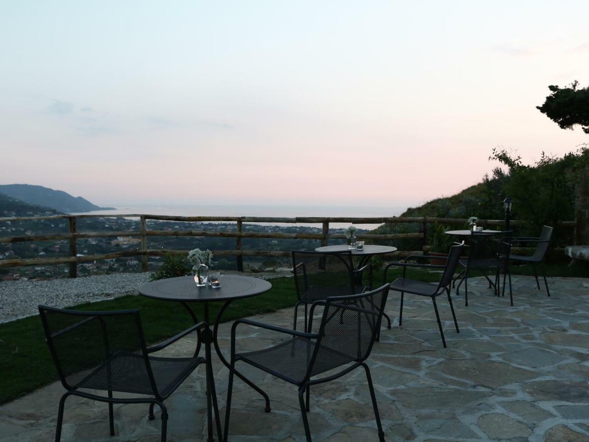Casa Amigdala Bed & Breakfast Кастелабате Екстериор снимка