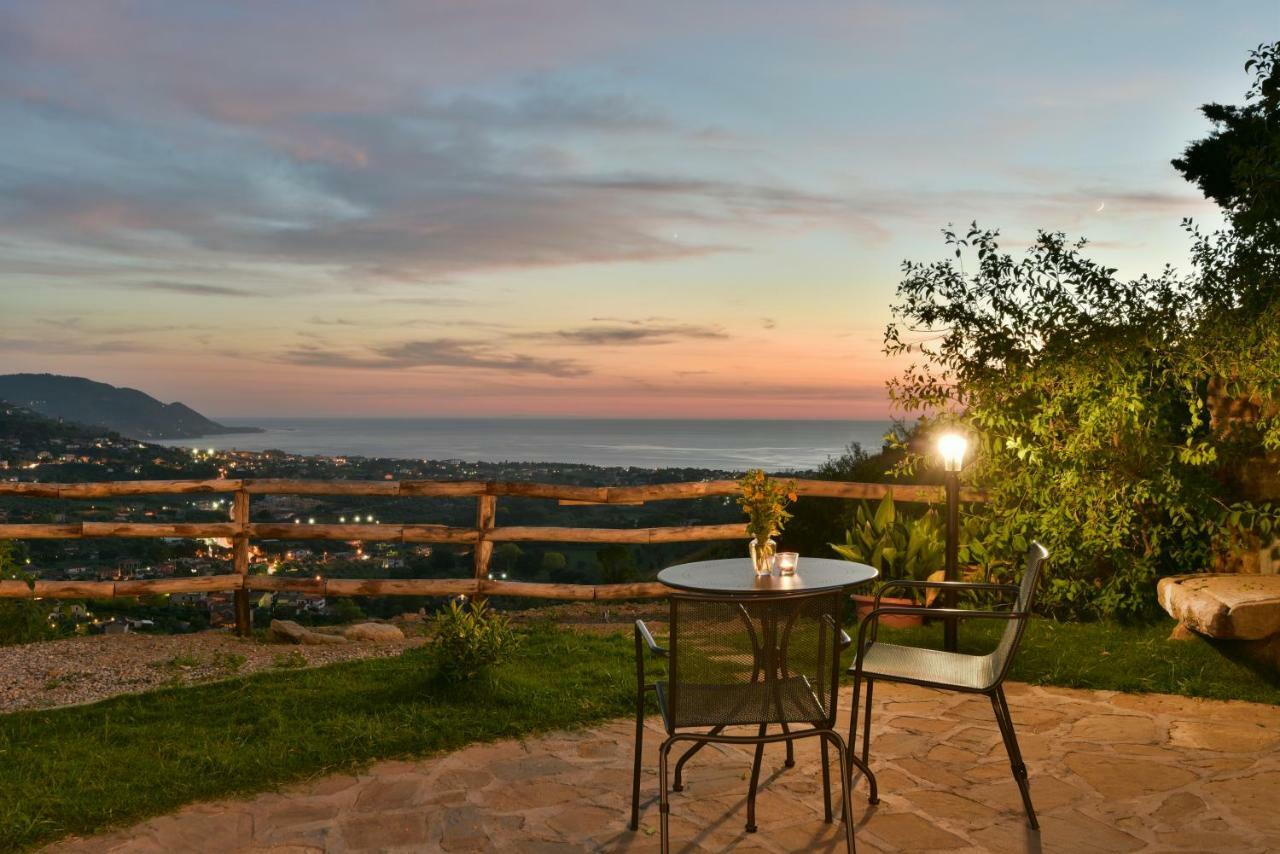 Casa Amigdala Bed & Breakfast Кастелабате Екстериор снимка