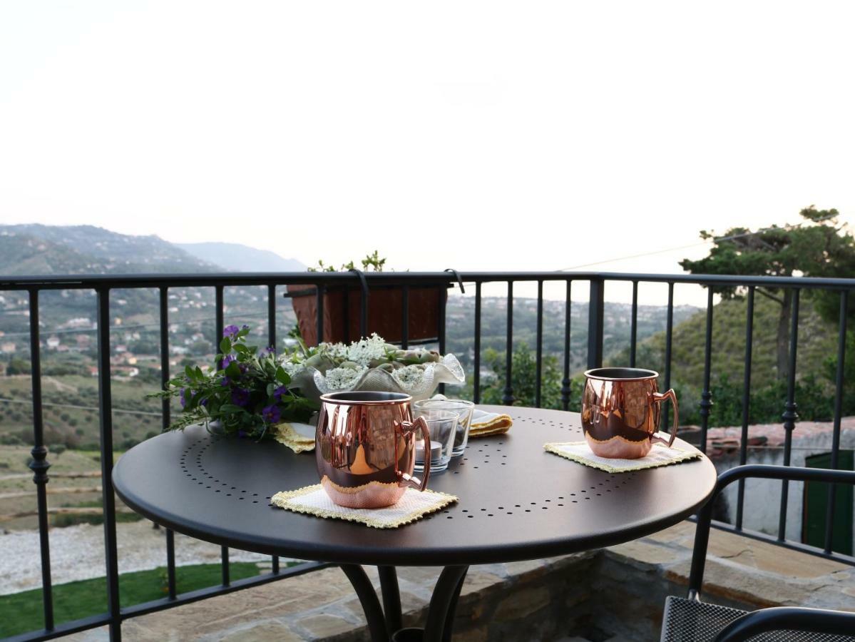 Casa Amigdala Bed & Breakfast Кастелабате Екстериор снимка